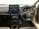 運転席周りのレイアウトをご覧ください。ナビゲーションが綺麗に装着されすっきり収まってますね!
