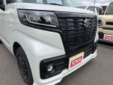 【LEDヘッドライト】LEDヘッドライトは、低消費電力で明るく、遠くまで照らす先進ライト。夜間走行時の視認性を高め、安全で快適なドライブをサポートします。