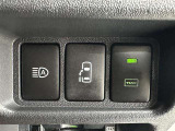 駐車場でも安心の電動ドア