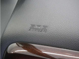 ◆助手席エアバッグ◆SRSエアバッグは、シートベルトだけでは防ぎきれない衝突時の衝撃から乗員を守るための安全装置。衝突時に瞬時に膨らみ、頭部や胸部がダッシュボードに直接衝突するのを防ぎます。