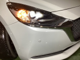 LEDヘッドライト装備!明るい白色光で夜間走行時の高い視認性を確保し、LEDならではの省電力化で低燃費にも貢献しています。