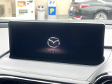 【マツダコネクト】車内の雰囲気にマッチした一体型タイプのディスプレイ。各種車輌設定やBluetooth再生等、様々な機能が楽しめます。専用SDカードのご購入で、ナビ機能も使用出来ます。