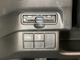 ハンドルの左下にETCがついています。高速道路の料金所の通過も楽々です。 カードの取り出しもしやすい場所についています。