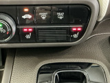 運転席/助手席シートヒーターで寒い日もすぐに温かくなり快適に過ごせます。2段階の温度調整が可能です