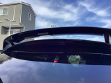 スポーツマインド溢れるフローティングタイプ。ピアノブラック塗装済み。AutoExeオーナメントを装備。