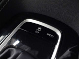 滑りやすい路面等で走行安定性を確保するS-VSCが装備されています。