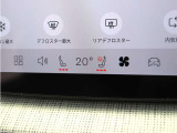 フロント・シートヒーターに加え、ステアリングホイール・ヒーターも装備。厳寒の地、北欧スウェーデン発祥のブランドならではのアイテムです。