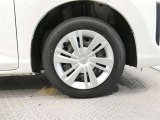 純正デザインのホイールキャップです 車両デザインを損ねることのないデザインです