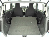 リヤシートを前倒しすれば、ラゲージスペースが広がり大きな荷物も積み込む事が出来ます!