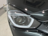 LEDヘッドライトは、点灯の瞬間から最大光量を発揮し、突然暗くなるトンネルなどでの安定感を高めます。