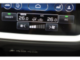 エアコンの設定やシートヒーターの調整、アイサイトなどの車両設定機能を集約。感圧式のタッチパネルを採用し、画面を直接タッチすることで操作できます。