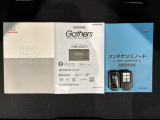 スマートキーは鍵をバッグに入れたままでもドアロックの開閉やエンジンのON・OFFができます。夜間や雨の日も鍵を探さなくて良いので便利です。