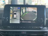 『アラウンドビューモニター』は、空から見下ろすような視点で、スムースな駐車と安全確認をサポートします。