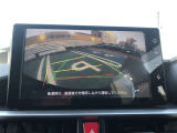 バックモニターを装備しています。駐車時に後方が影像で確認できるので、車庫入れの苦手なお客様や夜間のバック時に大活躍!いまや必須となった装備ですね。