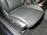 運転席・助手席は、パワーシート・シートヒーターが装備されています!