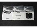 保証書・記録簿・取扱説明書と揃っていいます。キーの電池は新品にお取替えしてから納車させて頂きます。