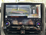 パノラミックビューモニター付きです。車両を上から見たような映像をディスプレイオーディオ画面に表示。運転席からの目視だけでは見にくい、車両周辺の状況をリアルタイムでしっかり確認できます。