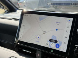 メーカーオプションのディプレイオーディオプラス装備車両でございます。大型モニターになることで操作が容易に可能ですね!TVキャンセラーも装備されているので走行中にTVを見ることも可能です!!