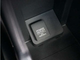 ◆アクセサリーソケット◆ドラレコの電源やスマートフォンの充電等に使用できる便利な電源ソケット!使いやすい場所に装備されています。