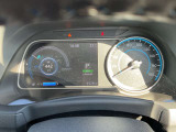 日産リーフ(ZE1型)のメーターは、アナログ式のスピードメーターと7インチの多機能ディスプレイ(アドバンスドドライブアシストディスプレイ)を組み合わせた見やすい設計です。