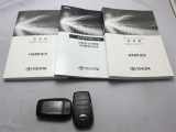 取説・メンテナンスノート・スマートキーの3点セットです。