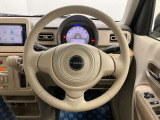 【ハンドル回り】インテリアに合わせたデザインのステアリングは、運転される方のことも考え、運転しやすい形状、大きさです。ぜひ一度、実際に触ってお確かめください。