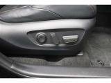 運転席パワーシート搭載。微妙な調整が手軽にでき、ピッタリのポジションで運転することが可能です。