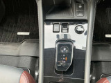 e-POWERならではのシフトレバーで、バックやドライブなどの切り替えがラクラクです!
