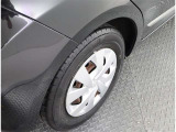かっこいいホイールですね。 車のイメージを大きく左右するホイール部分はコダワリを持ちたいですね。
