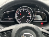 視認性の高いメーター類で、運転に必要な情報を的確に把握できます。運転に集中できる、シンプルで洗練されたデザインです。安全運転をサポートします。