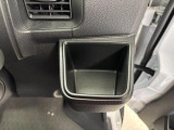 【運転席ドリンクホルダー】