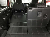 後部のシートを倒すとこんなに広々空間が!大きなお荷物を乗せる時でも心配ありません!