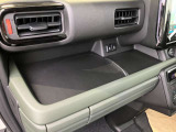 車内を快適に保つエアコン装備。ドライブには欠かせない装備ですね。
