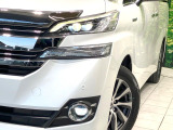 【LEDヘッドライト】悪天候や夜間走行時も良好な視界を確保し安心して運転できる高輝度LEDヘッドライトを装備!点灯速度が早く、消費電力も抑えられています。