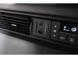 スマートフォンなどの音楽再生が可能なUSB接続ジャック装備車両です♪♪♪