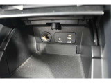 USB充電口が2つとソケット電源が1つございます