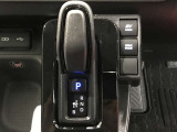 EVドライブモードで、エンジン音や排気ガスを気にすることなく走れます。早朝・深夜や屋内の駐車場などで重宝しますよ♪