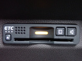 ■【ETC車載器】が装備されています。セットアップをしてお渡しとなり、ETCカードを差し込むだけで高速道路の利用が可能です。
