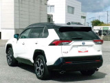 明るく広々、落ち着いた店内では、中古車のご検討・ご購入のほか、携帯電話(au)の購入等、様々なご相談に幅広く応えていきます♪