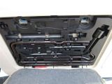 バックドア内側に工具も備えています!