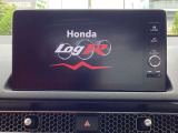 TYPE R専用データロガー Honda LogRが走行データを自動解析し、ドライビングスキル向上をサポート。TYPE Rと対話する新しい体験が、スポーツカーの楽しみを広げる。