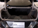 【トランクルーム】十分な容量を確保したトランクルーム。環境へ配慮したスペアタイヤ非搭載のBMW。その分、トランクスペースを有効活用できる様にしてあります。
