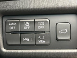 【パワーバックドア】スマートキーや運転席のボタンを押すだけでリアゲートが自動で開閉します!荷物を持っている時や、高い位置にあるバックドアを閉める際に便利な機能です♪