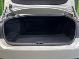 積み下ろしのしやすいデッキにはたっぷりと荷物を積み込んでいただけます。遊びから仕事まで、様々なシーンで頼れます♪