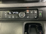 オートエアコンで、毎日のドライブを快適に。温度、風量を自動で調整し、理想的な車内環境を提供します。