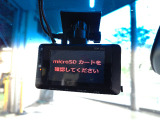 別途SDカードが必要です。