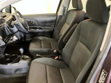 高いホールド性で運転姿勢が安定します。長距離ドライブでも疲れにくいのが魅力です。快適なドライビングライフをお送りください♪