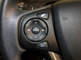 【ステアリングリモコン】ステアリングにオーディオ調節可能なスイッチが装備されていますので運転中でも視線をそらさずにオーディオの調節が可能です!