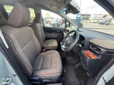 運転席シート廻りは使用感も少なく、良好な状態となっています。丁寧に使われていたことがよくわかりますね。
