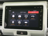 多彩なメディアに対応し、快適なドライブを演出。ラジオやCD、USBに加え、Bluetooth接続も可能です。使いやすいインターフェースで、操作も簡単です。
